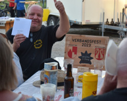 roger hutter pc schoenbuehl moosseedorf freut sich ueber seine erfolge   sieger bei den ehrengaben und zweiter rang mit seiner gruppe